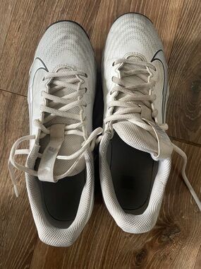 Nike Men’s White and Gray/Silver Football Cleats